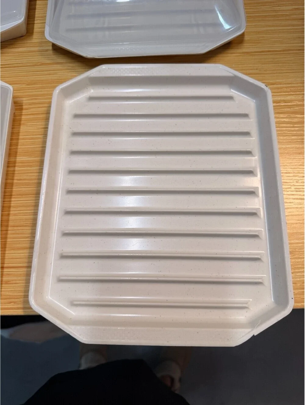 5 Microwave Bacon food Trays Nordic Ware crean white with lids 10 piece set VTG
